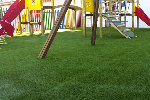 изкуствена трева за детска площадка