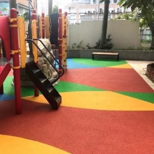 Настилка за детски площадки от оцветени SBR гранули