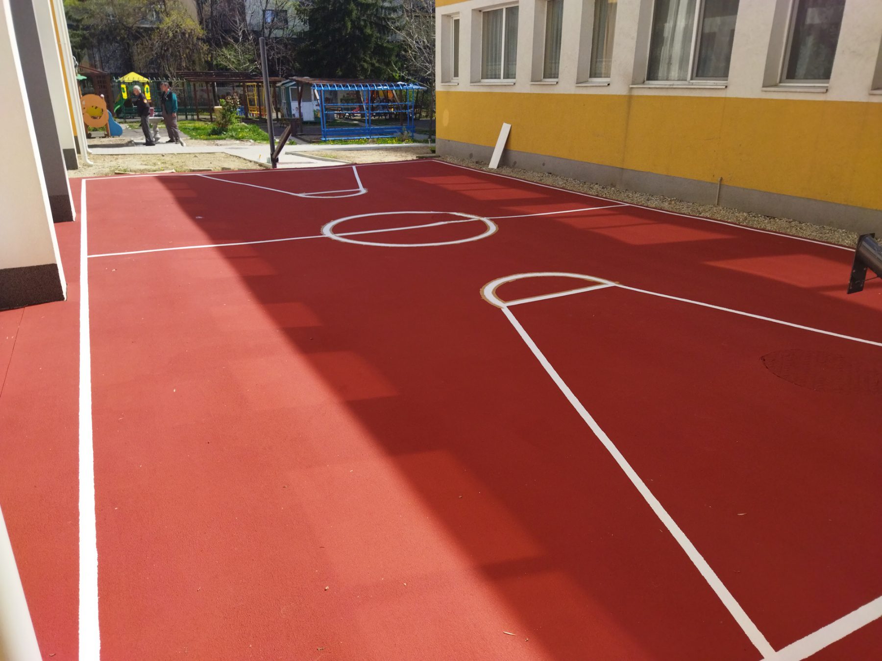 Баскетболна площадка с акрилна настилка в 49 ОДЗ „Радост":